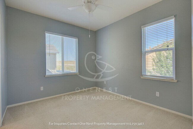 Building Photo - Stunning 3 bedroom 3 bathroom Lincoln Cros...