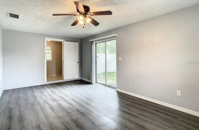 Building Photo - NEWLY RENOVATED Home For Rent in Tampa!