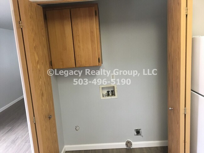 Building Photo - THREI05