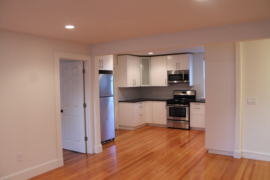 Primary Photo - 17 Beechwood Ave