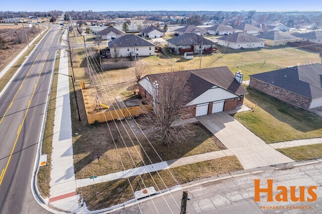 Building Photo - 1839 SE 43rd Terrace