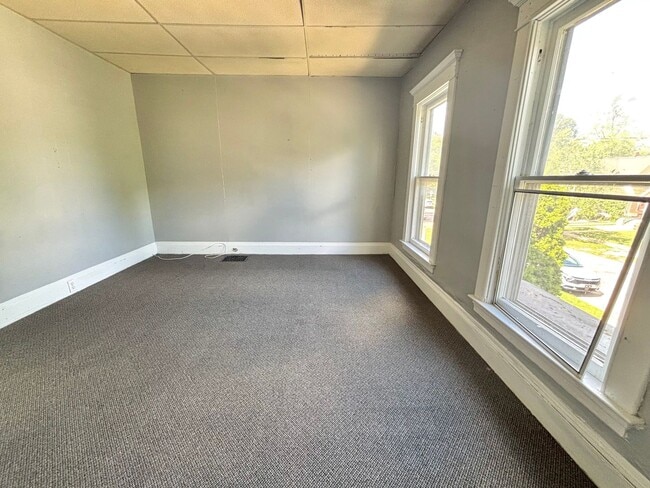 Building Photo - 611 Minor Ave