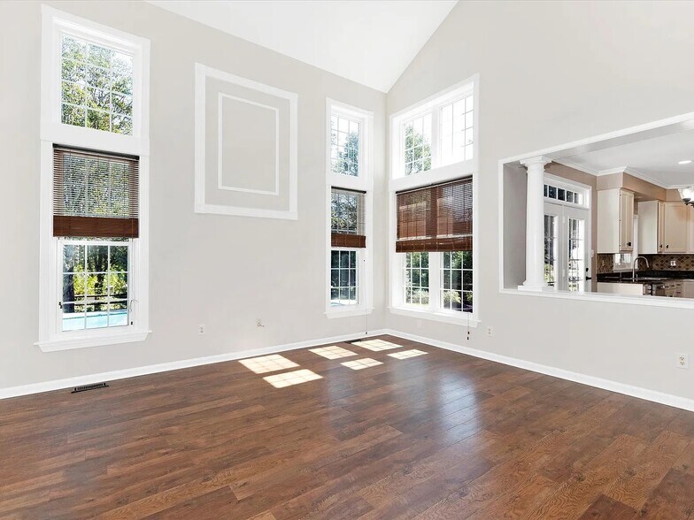 Building Photo - 1713 Dearbought Dr