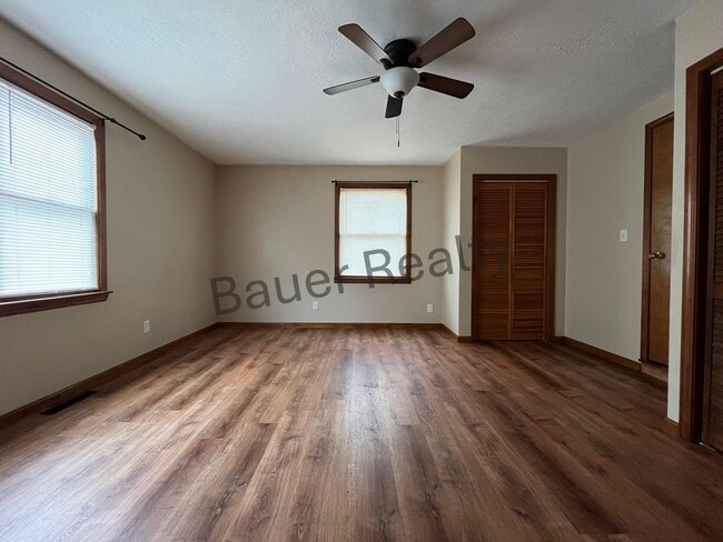 Building Photo - Beautiful 4 Bedroom on Ashland's South Side