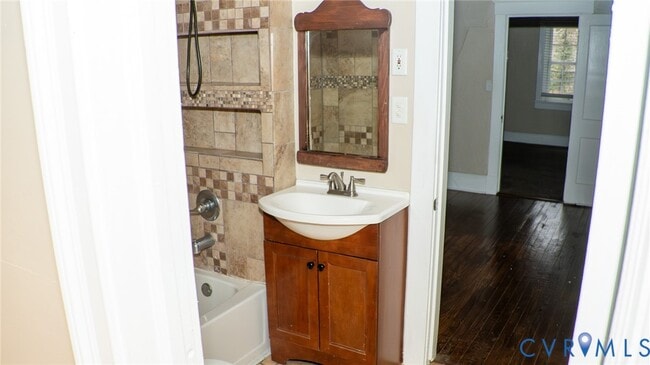 Building Photo - 2731 Parkdale Rd