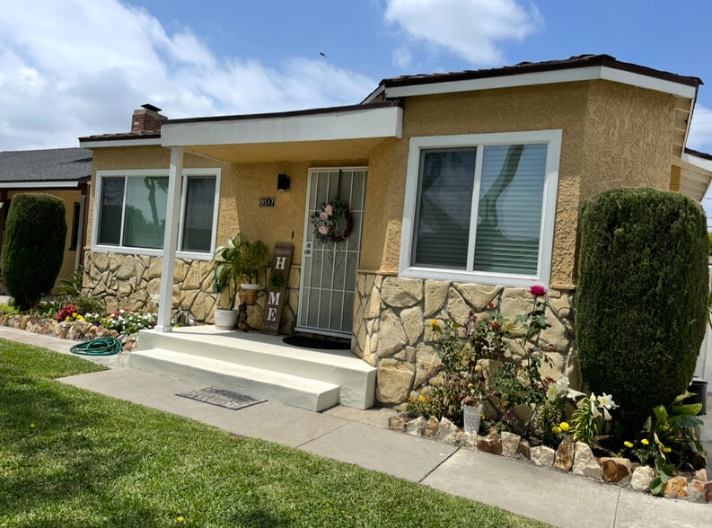 Building Photo - 9517 Kauffman Ave