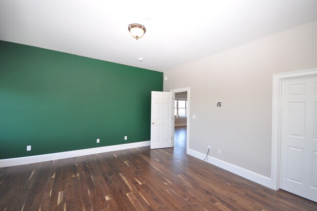 Building Photo - 120 W 7th St