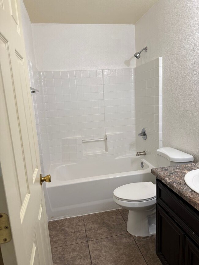 Building Photo - Solar Home for Rent