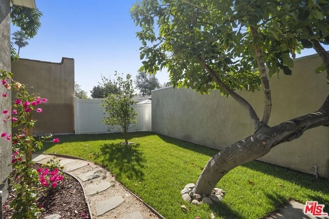 Building Photo - 1455 E Elizabeth St