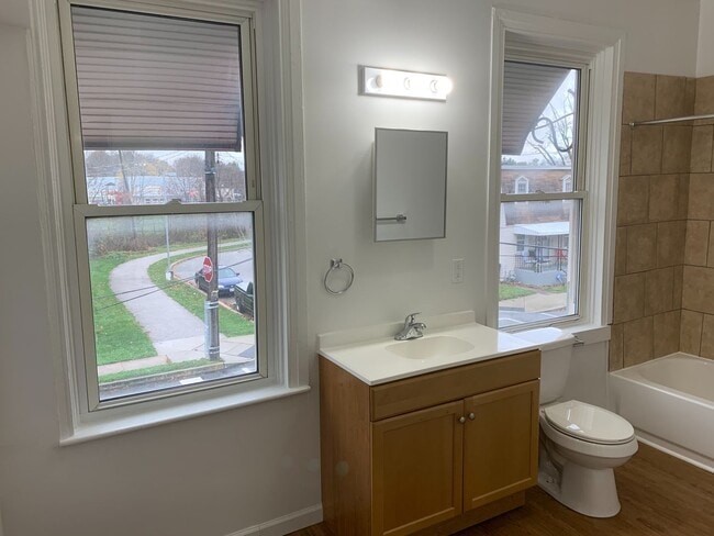 Building Photo - Video in Photos-2 Bedroom Home Near Farquhar Park-York City SD