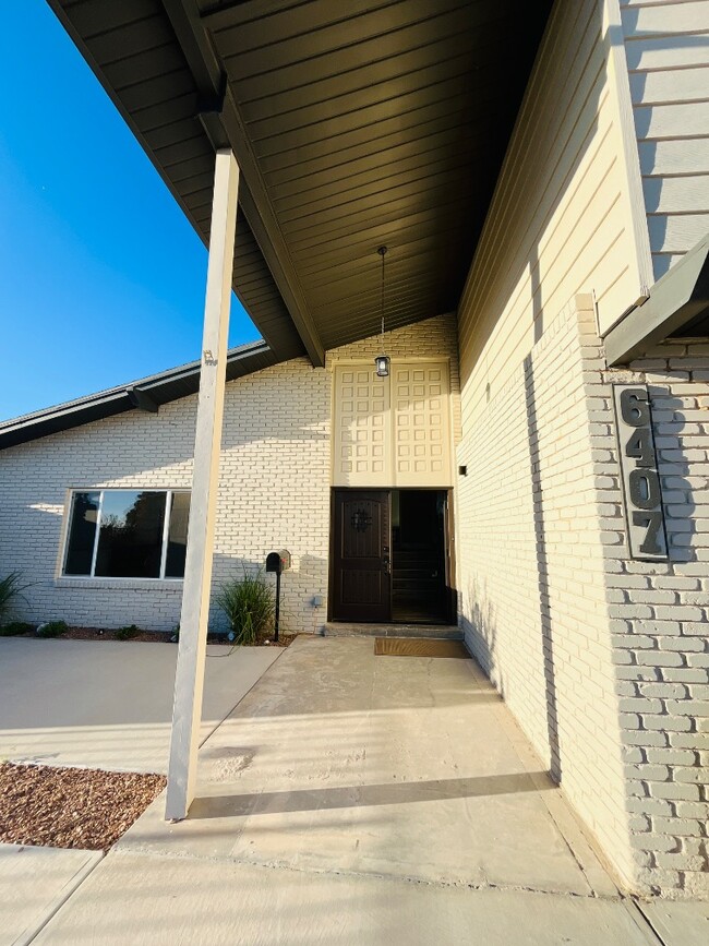 Building Photo - 6407 Los Altos Dr