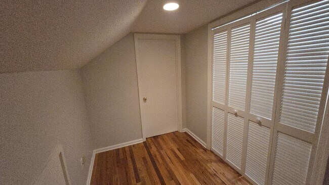 Building Photo - Beautiful Large home off of Mahan