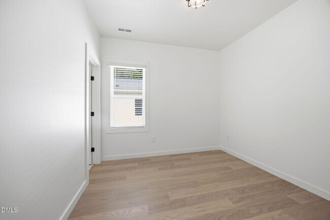 Building Photo - 2815 Wilcox Pl