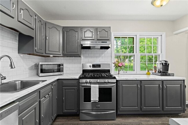 Building Photo - Adorable Three Bedroom Ranch in Overland Parkh