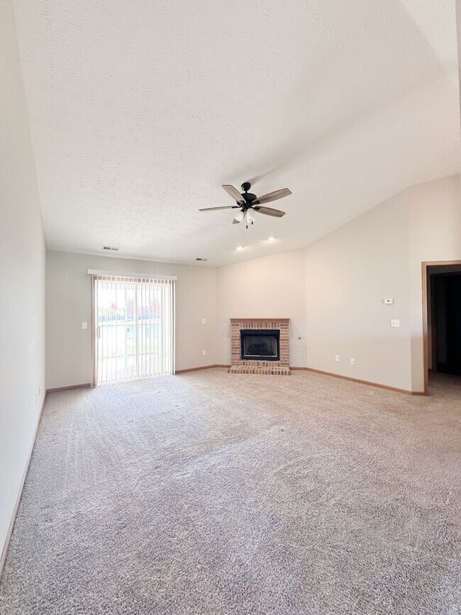 Building Photo - Spacious 2-Bed, 2-Bath Duplex with Attache...