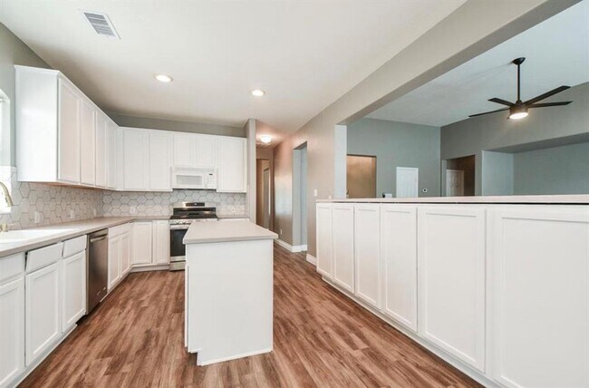 Building Photo - 18 E Knightsbridge Dr