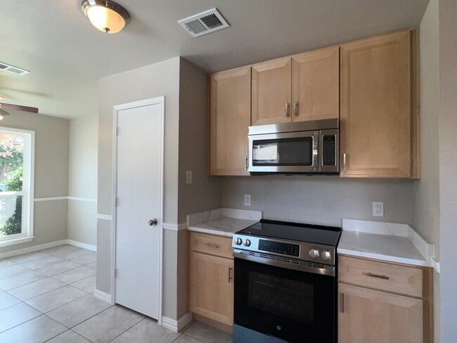 Building Photo - 5728 Shady Springs Trail