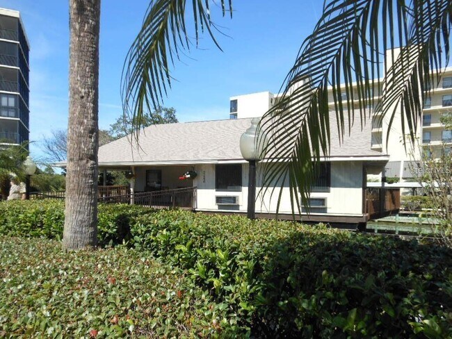 Building Photo - 2900 Cove Cay Dr