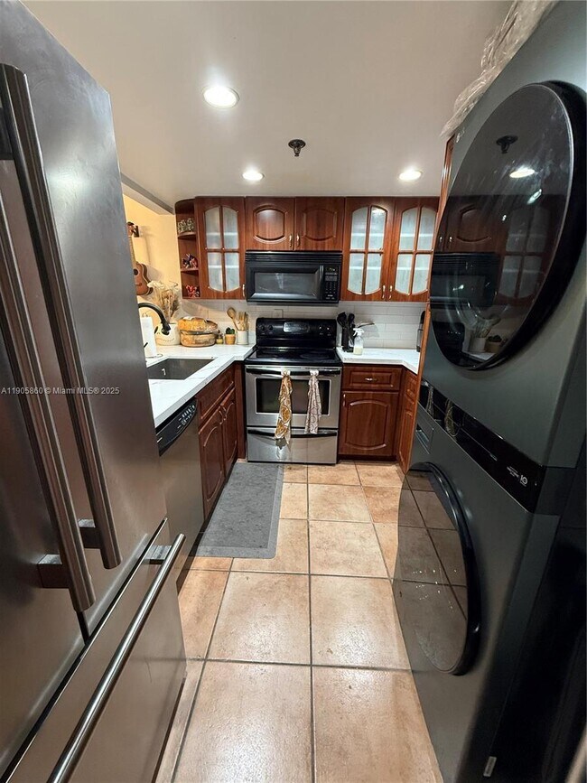 Building Photo - 540 Brickell Key Dr