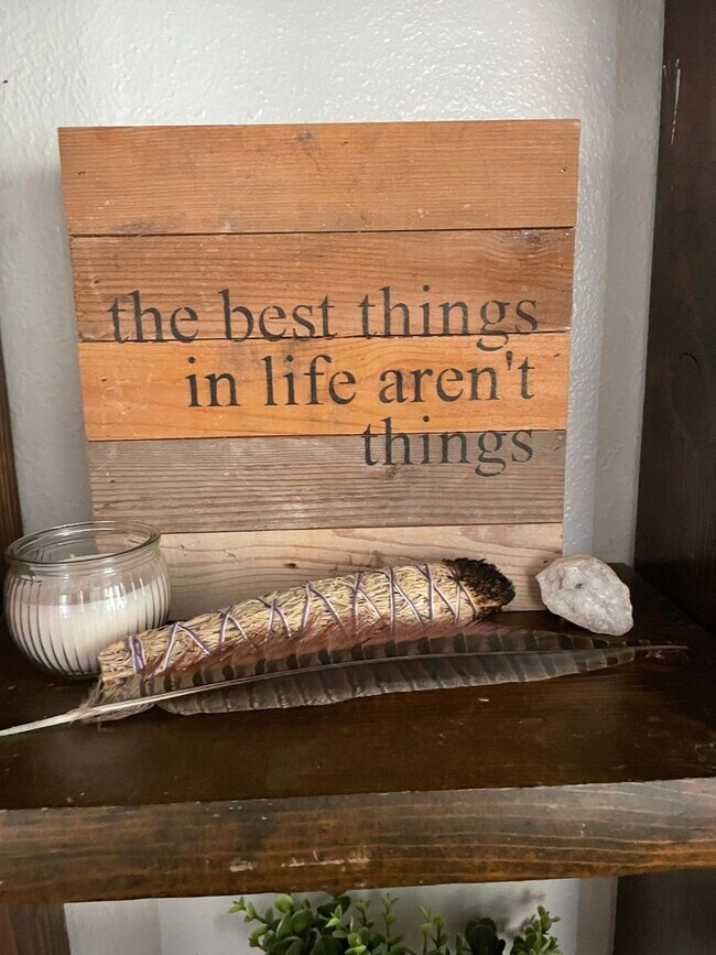 Building Photo - Great short term stay property! Nightly to monthly stays available!!