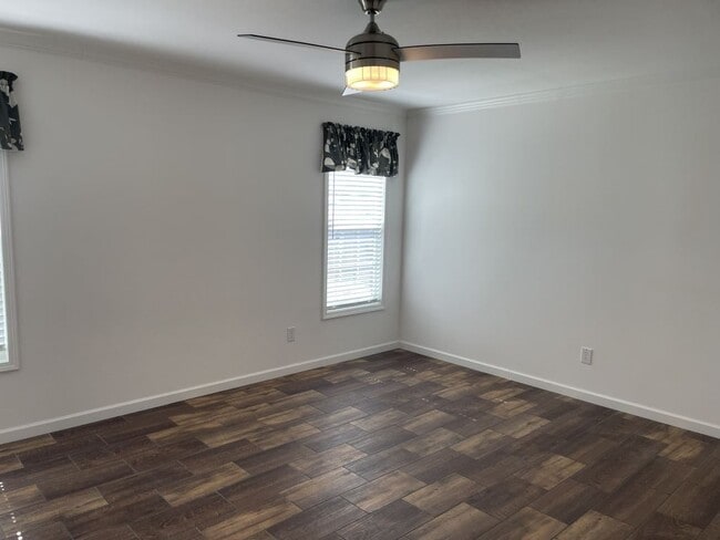 Building Photo - 5631 Pinecrest Dr