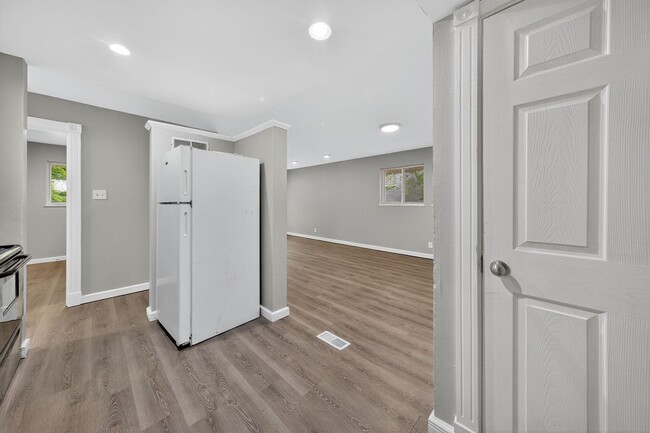 Building Photo - Section 8 Welcome