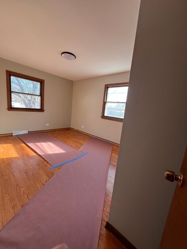 Building Photo - 530 N Arizona Ave