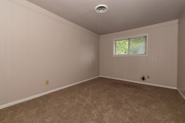 Building Photo - 2517 Broadview- House