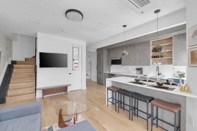 Building Photo - 217 Schaefer St