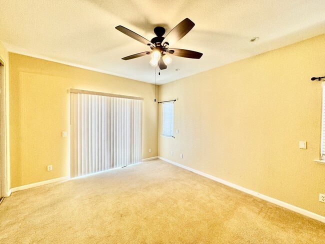 Building Photo - Is it Retirement Time for You? 3 Bedroom 2 Bath in a desirable gated community!