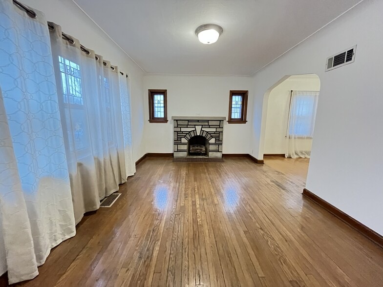 Building Photo - 6430 Bancroft Ave