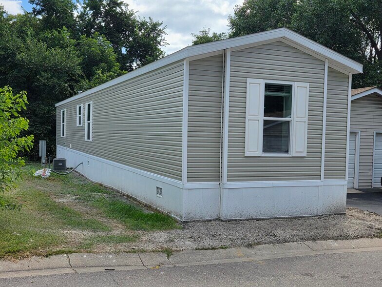 Building Photo - 92 Thomas Ln