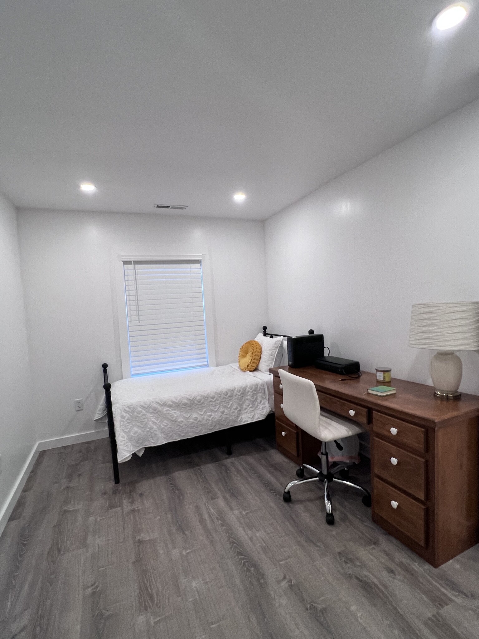 Secondary Bedroom - 620 Simpson St