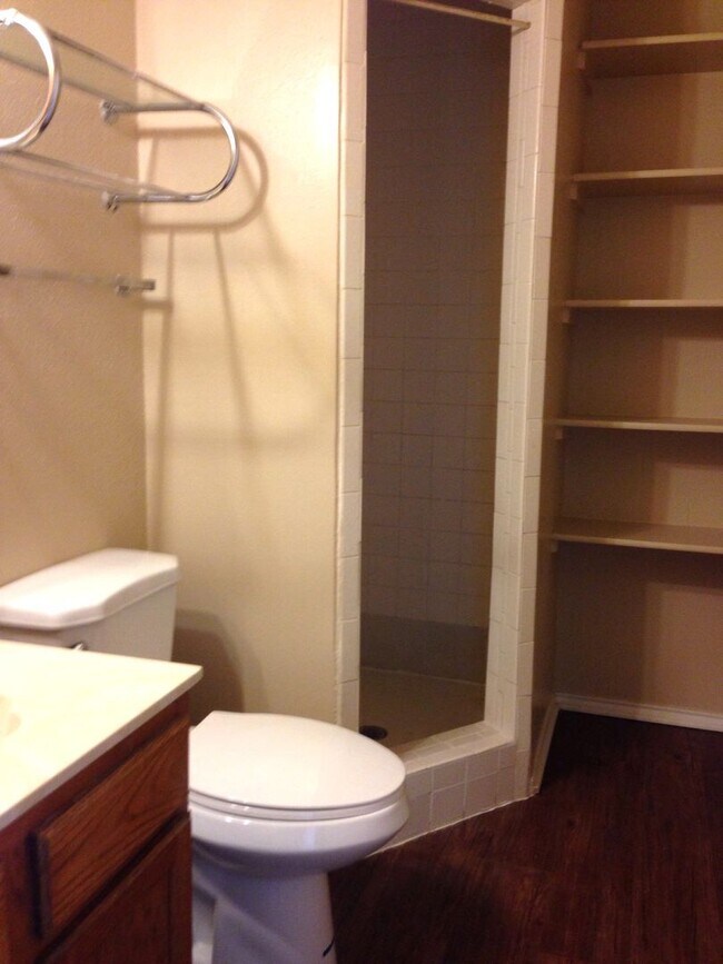 Building Photo - 6931 Wright Way St