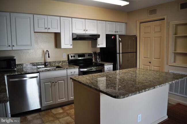 Building Photo - 3306 Wyndham Cir