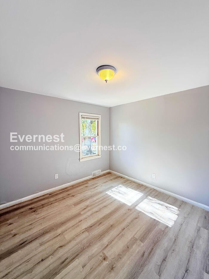 Building Photo - 5134 Hereford St