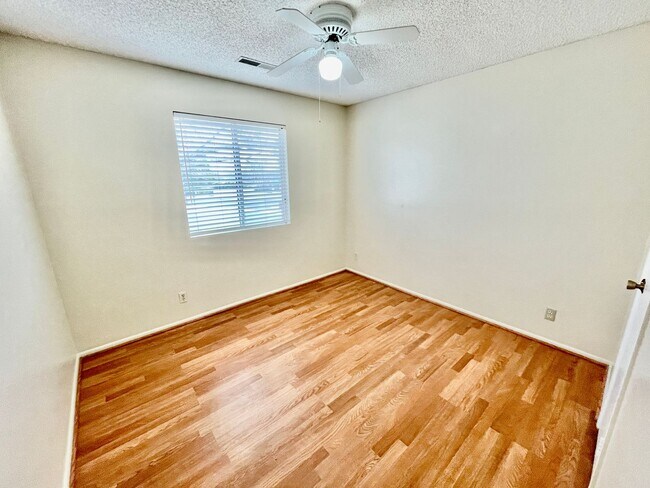 Building Photo - Pet Friendly Home in Washington with Large Fenced Yard