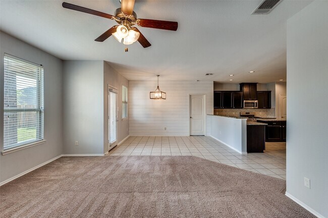 Building Photo - 1012 Lake Meadow Ln