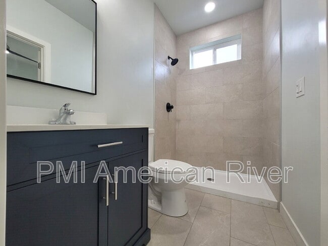 Building Photo - 219 Needles Way