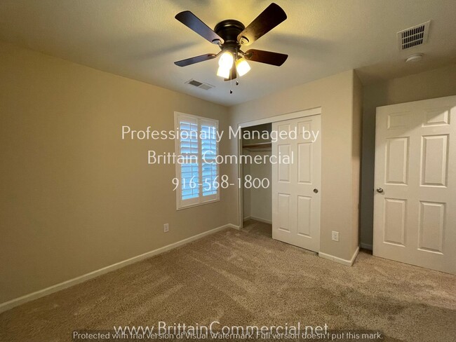 Building Photo - Gorgeous and Spacious 3 Bed 2.5 Bath Two-S...