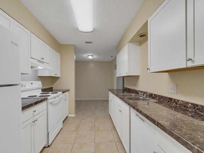 Building Photo - 1166 SE Preston Ln