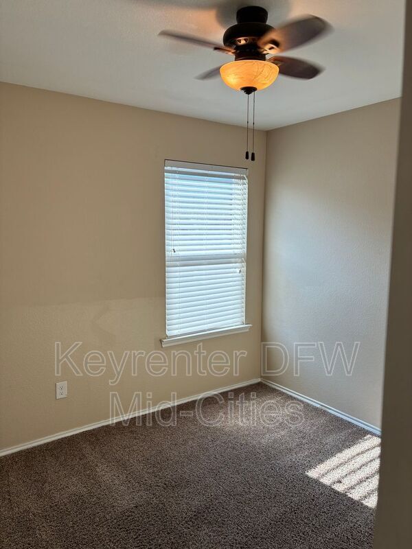 Building Photo - 1904 Meadow Crest Dr