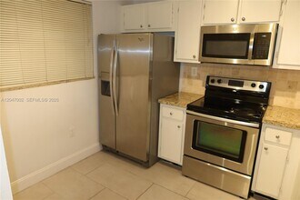 Building Photo - 10835 SW 112th Ave