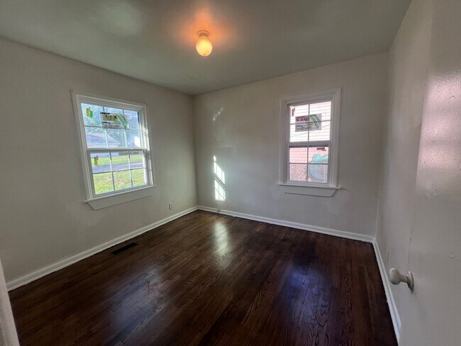 Building Photo - Home for rent close to Tinker AFB and I-240