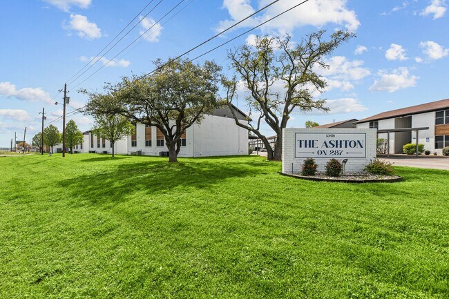 Building Photo - 1301 US-287