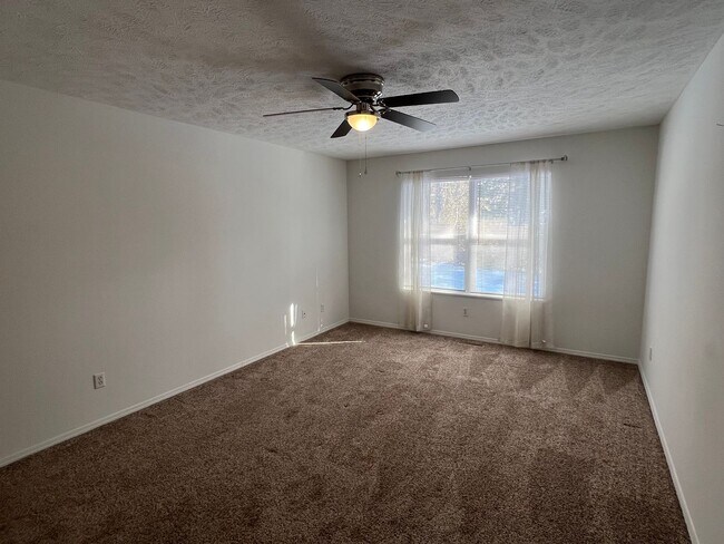 Building Photo - Duplex in Ozark!