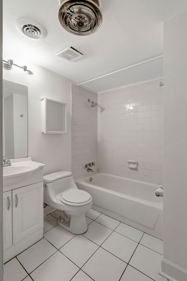 Building Photo - 2817 Blair Blvd