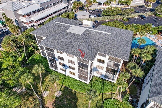 Building Photo - 390 NE Edgewater Dr