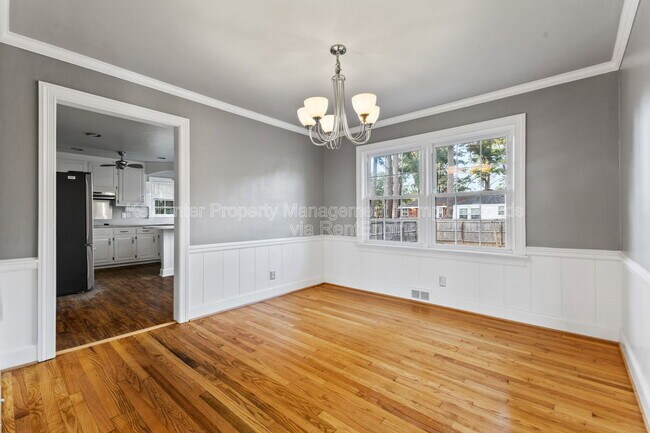 Building Photo - 4900 Briarwood Ln