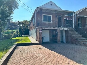 Building Photo - 2563 Kingsland Ave